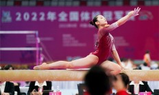 爱游戏直播-体操比赛平衡木表演精彩继续