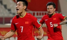 爱游戏在线-中国队球员在国际赛场实力抢眼