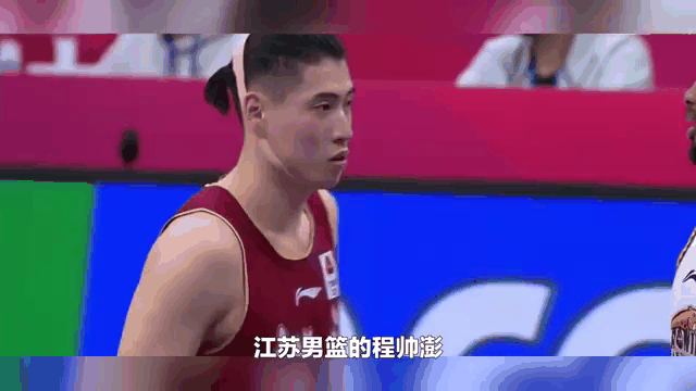 江苏队励精图治，全力击败上海男篮