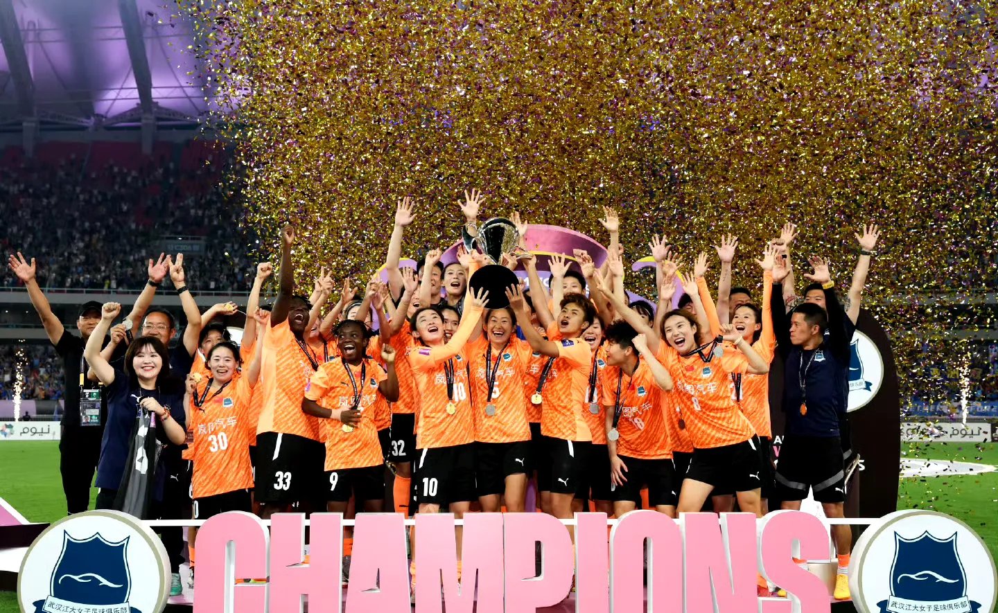 队员们在比赛中展现出色,领先对手! 队员们在比赛中展现出色,领先对手!