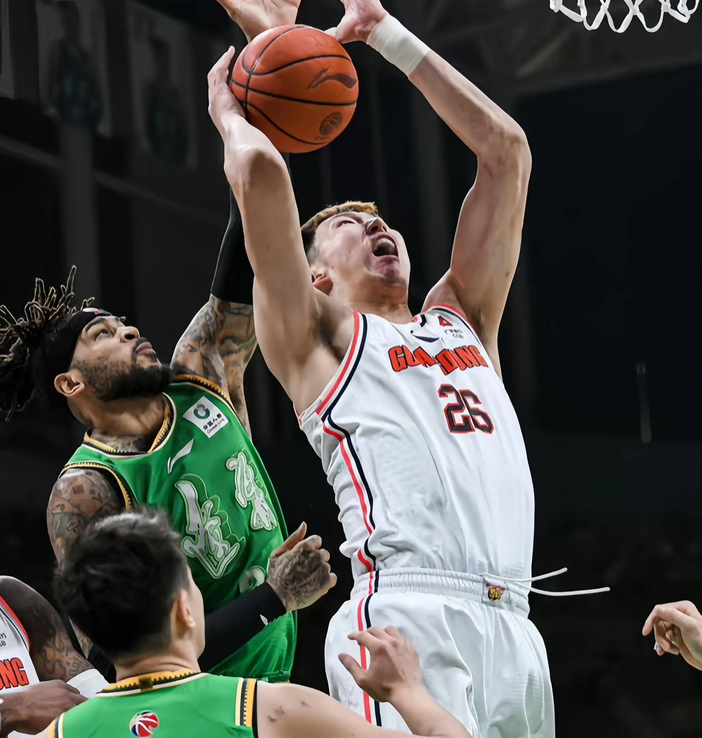 关于篮球联赛关键比赛:球队备战全力冲刺的信息 关于篮球联赛关键比赛:球队备战全力冲刺的信息