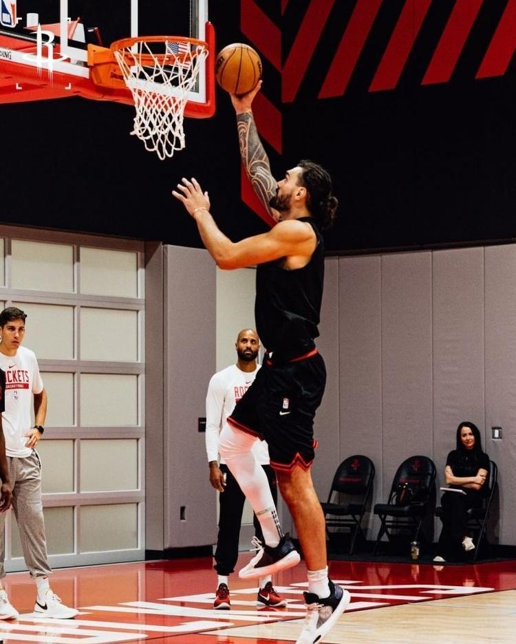 火箭队迎来6连败,教练员选手尴尬交手的简单介绍 火箭队迎来6连败,教练员选手尴尬交手的简单介绍