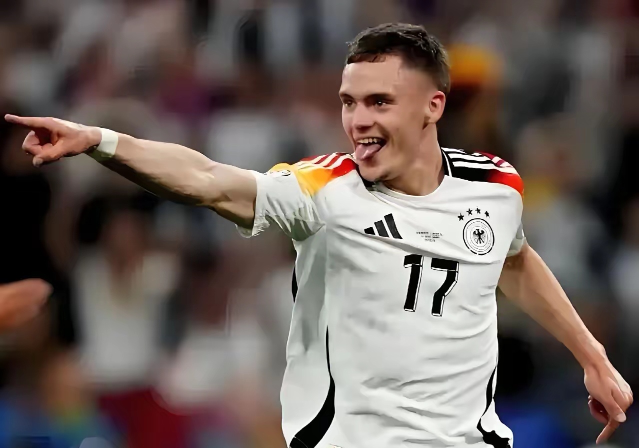 包含勒沃库森中场球员整装待发，迎接下一场激战的词条